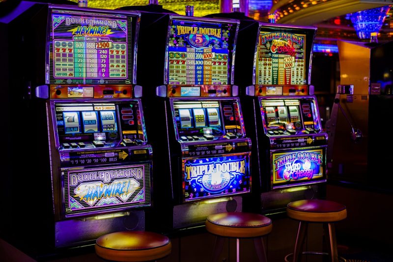 Advantages of Playing Slot Games Online